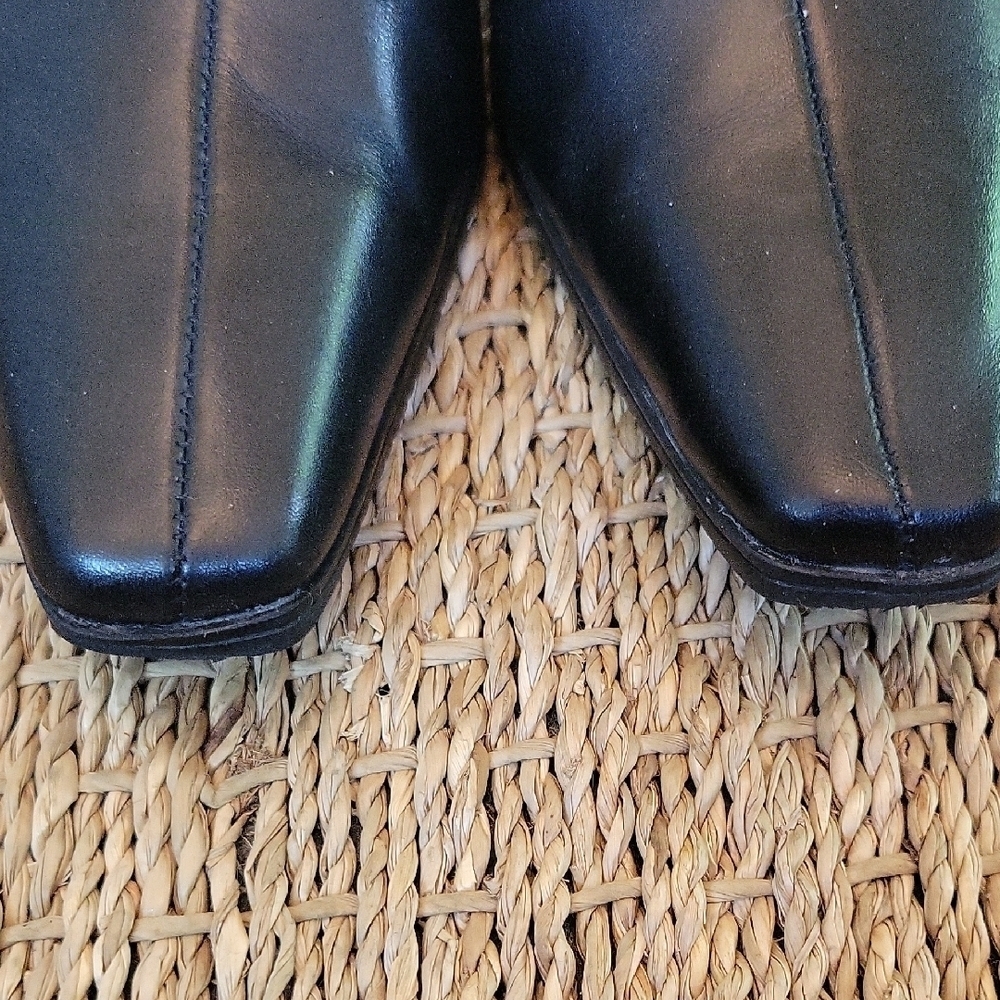 Liz Claiborne Flex Black Leather Heeled Boots with Pointed Toe & Zipper Size 8 - Picture 4 of 9